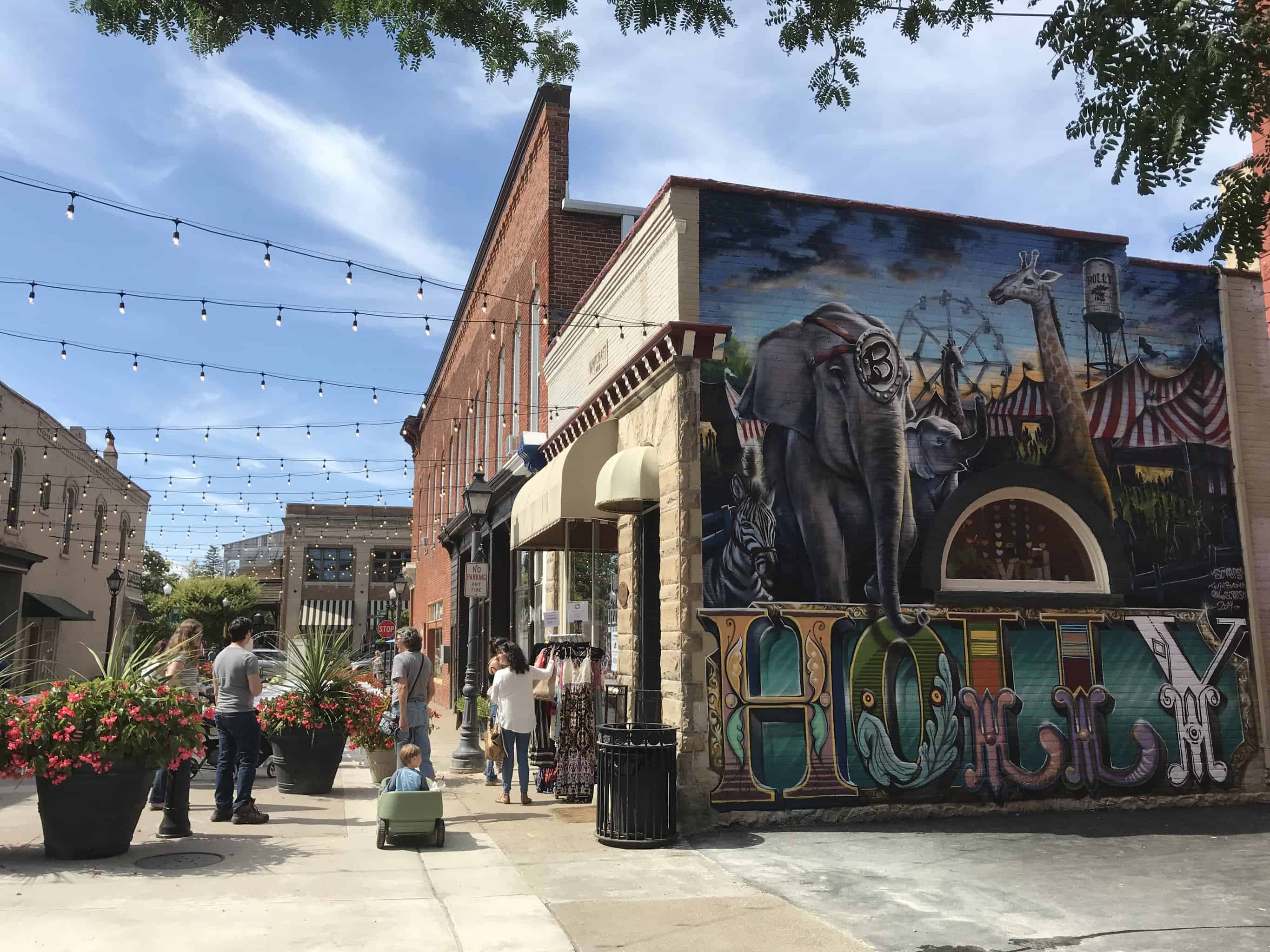 Downtown Holly Michigan -- homes for sale in Holly MI for professionals relocating to the Fenton and Genesee County area